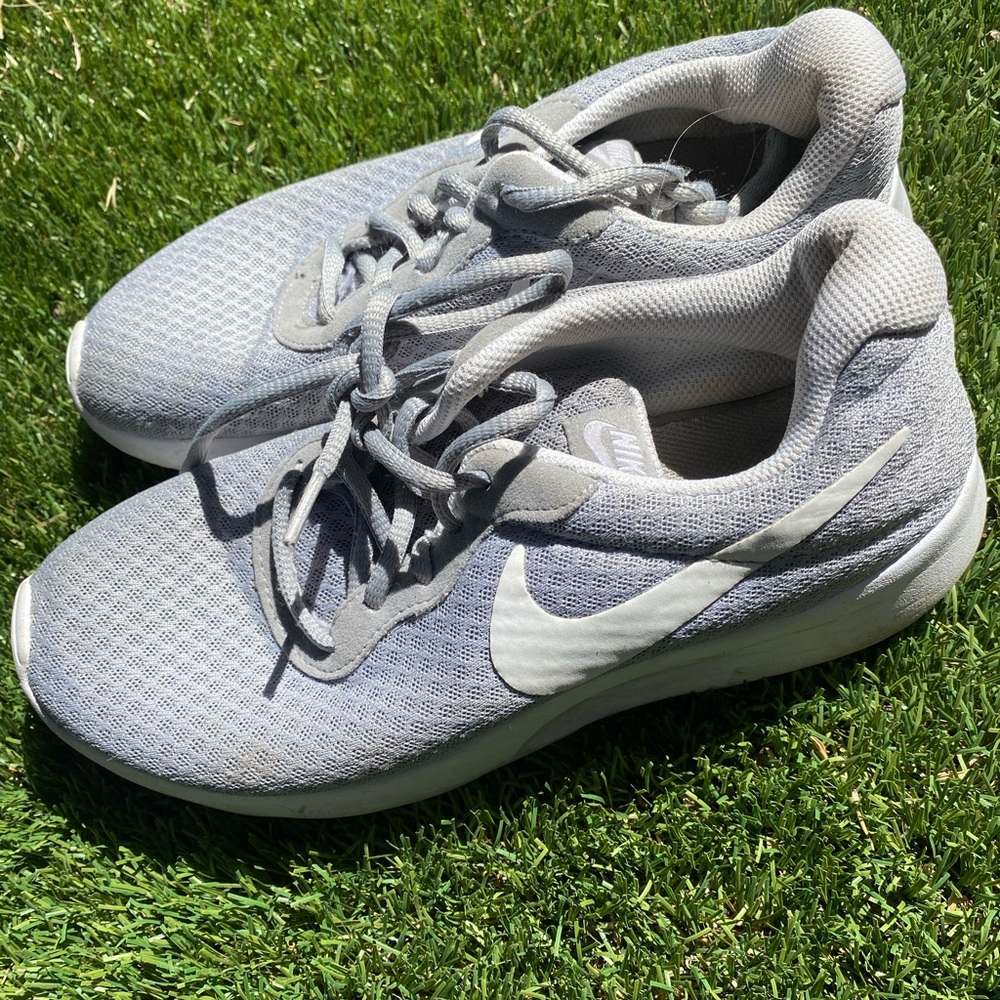 Nike tennis shoes